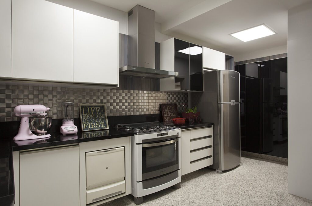 Projeto de design de interiores em cozinha de um apartamento no Rio de Janeiro